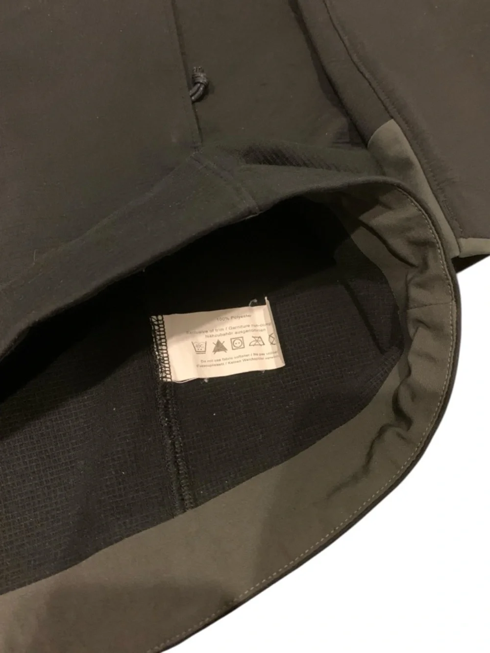 ARC’TERYX Epsilon Black Softshell Jacket - Picture 5 of 6